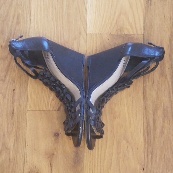 Vince Camuto Beaded wedge sandals - Picture 4 of 6